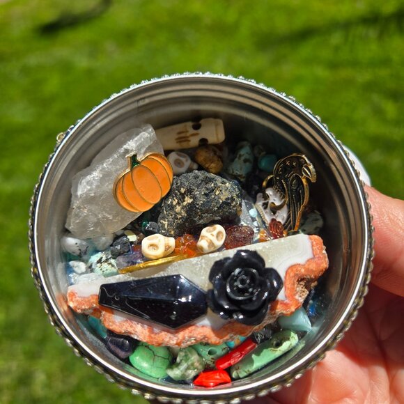 Spooky Love Gone Wrong Halloween Magicks Altar Home Decor Tin - Picture 4 of 8